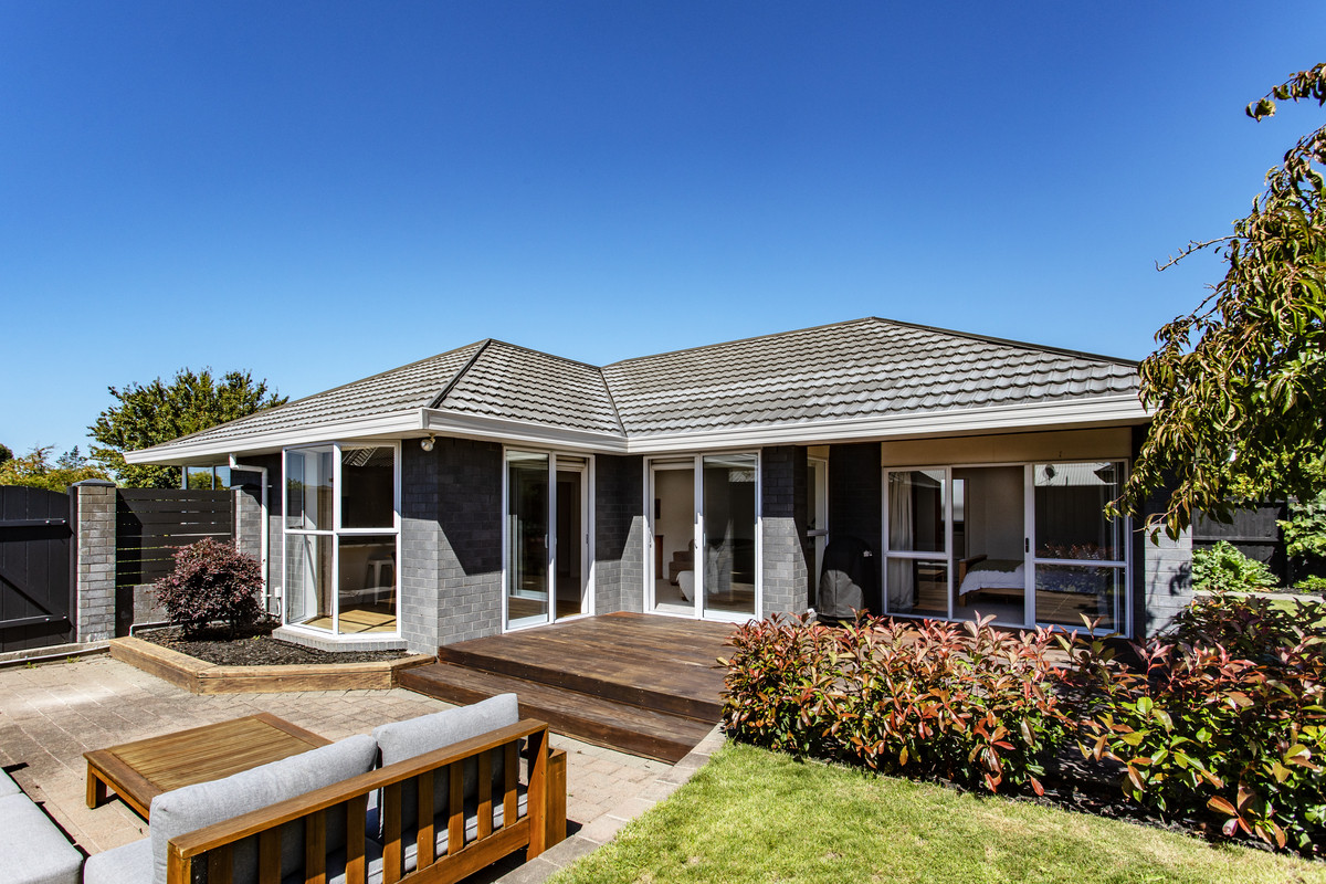 Light-Filled Haven Designed for Easy Living!