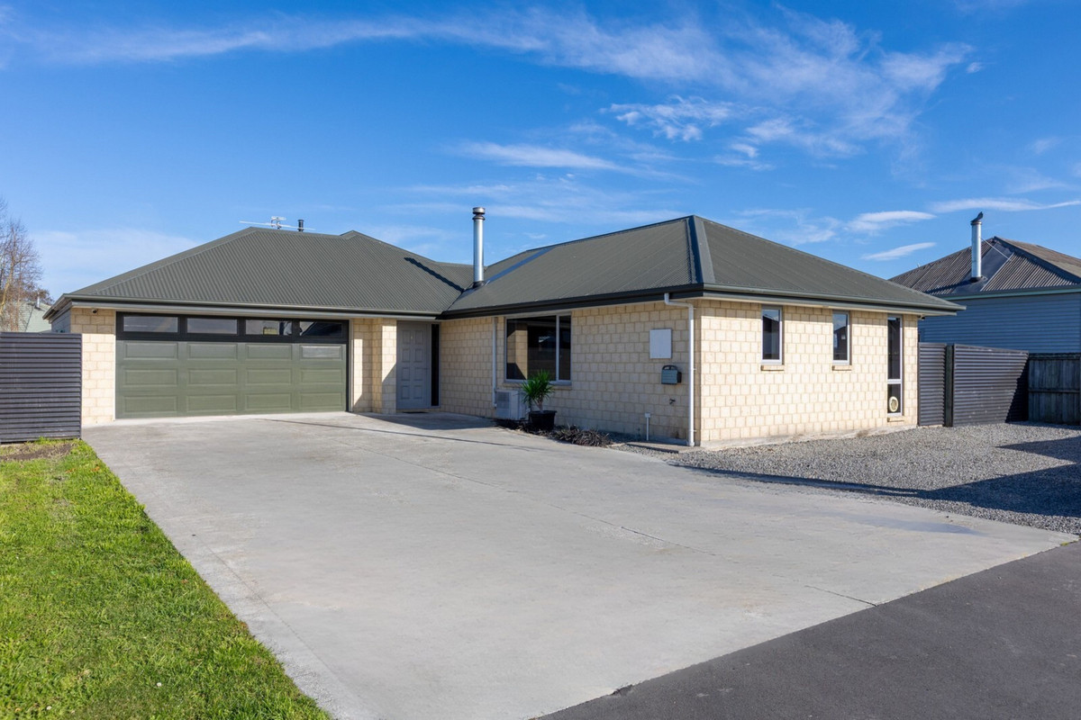 UNDER OFFER Crave Space? Crave Storage? Crave Comfort?