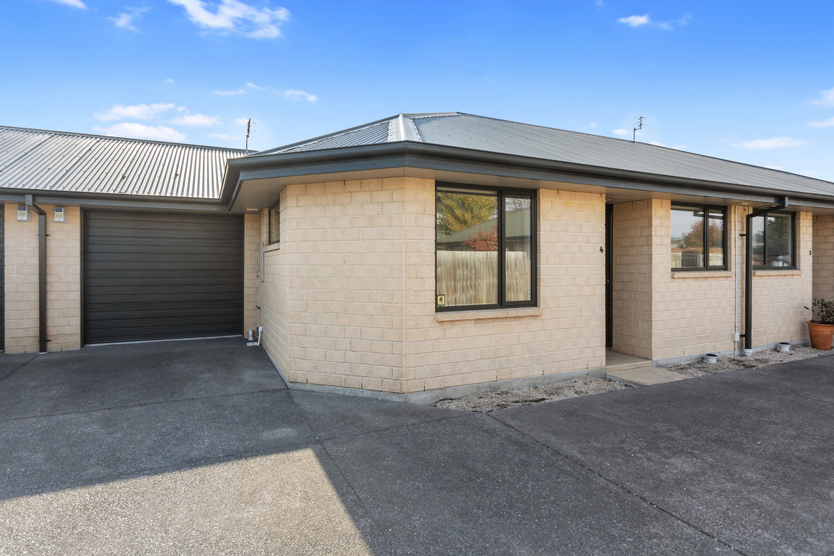Highly Appealing, Easy-Care Living!